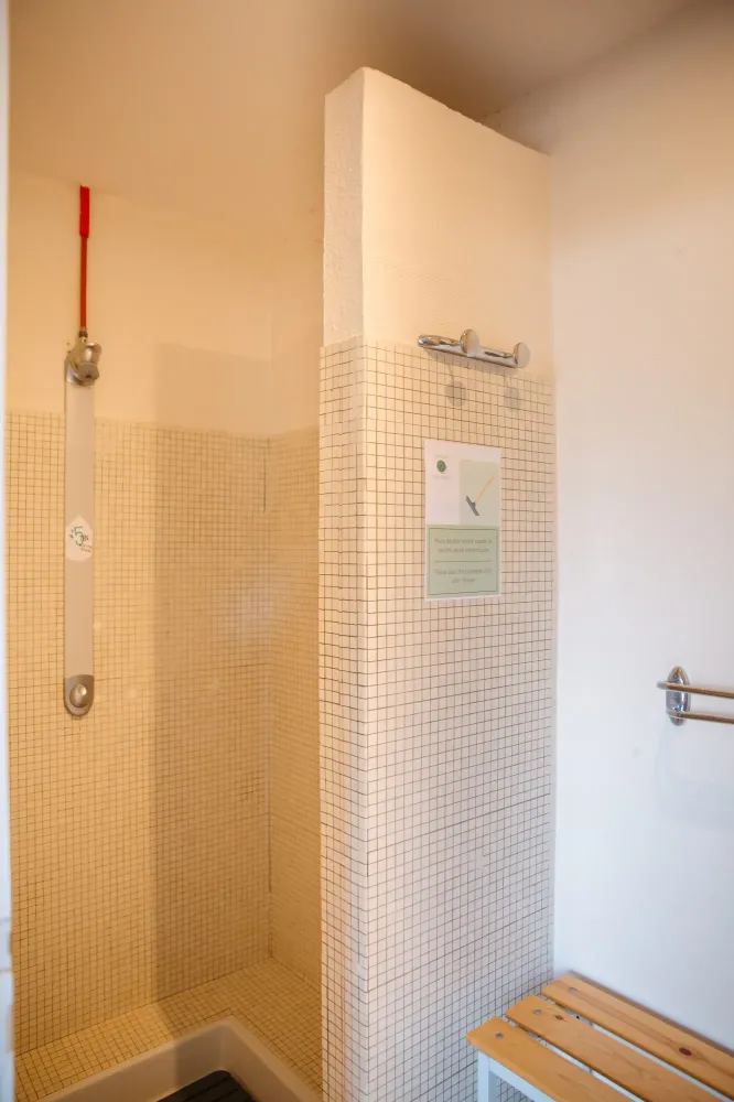 douche sanitaires communs